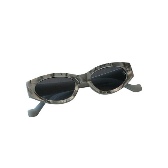 TOPFOXX Women\'s Gray Cateye Kat x Money Moves Sunglasses main image 6